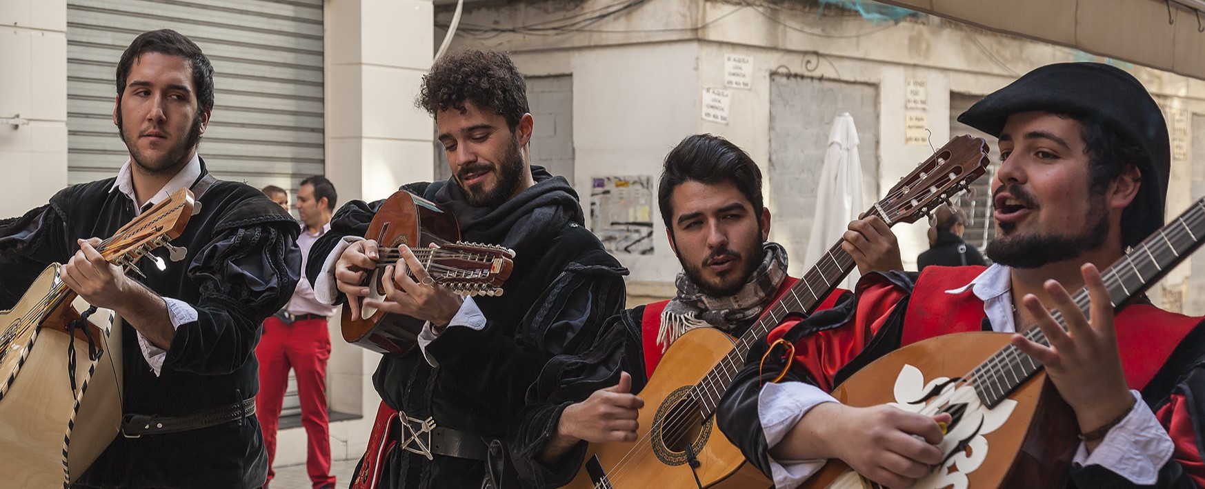 Aupa Tuna tocando en las calles del centro de Málaga